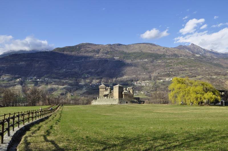 Castello Fenis Valle d Aosta